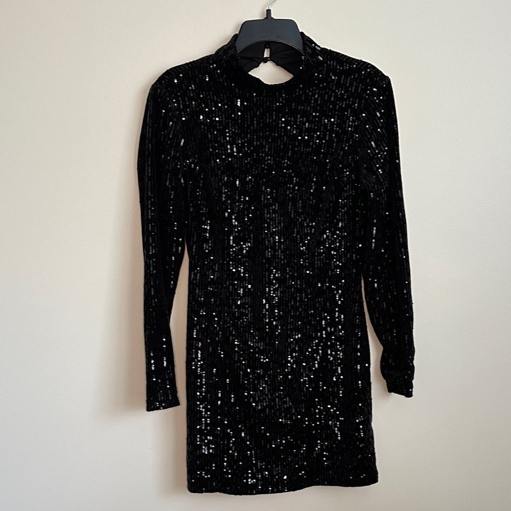 Miami Francescas Black Sequin & Velvet Long Sleeve Holiday Dress w Cutout Back